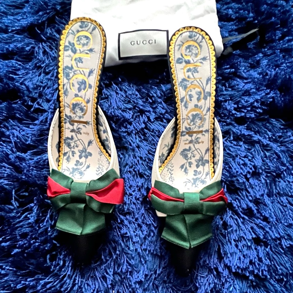 GUCCI Cream and Black Leather Mules with Gucci Wed Bow size 39 (Brand New)